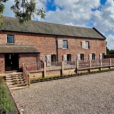 The Barn At Plas Ashpool Sleeps 8 Llandyrnog Exteriör bild