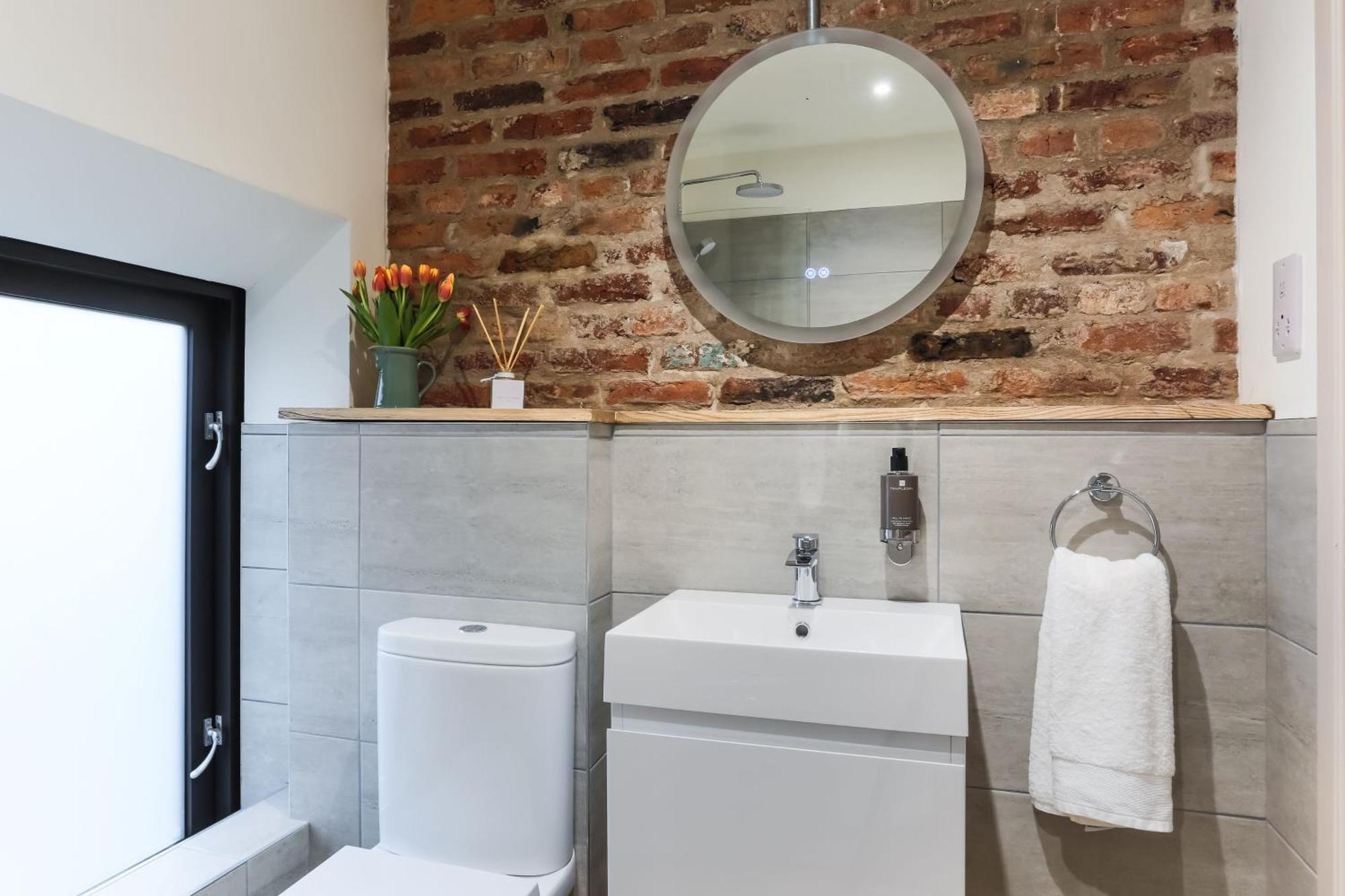 The Barn At Plas Ashpool Sleeps 8 Llandyrnog Exteriör bild