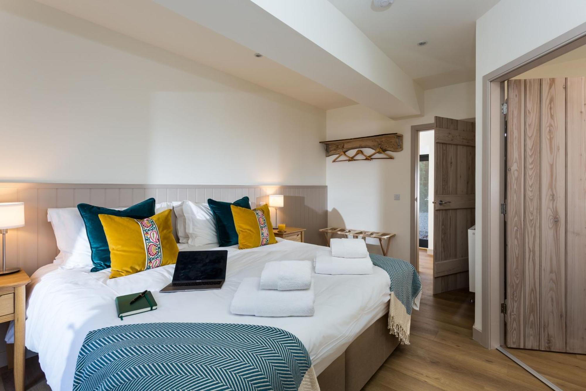 The Barn At Plas Ashpool Sleeps 8 Llandyrnog Exteriör bild