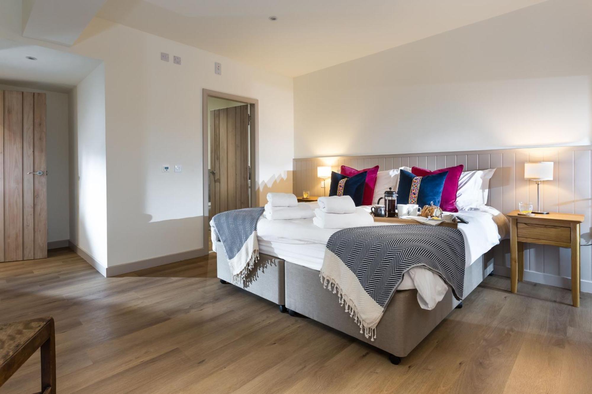 The Barn At Plas Ashpool Sleeps 8 Llandyrnog Exteriör bild