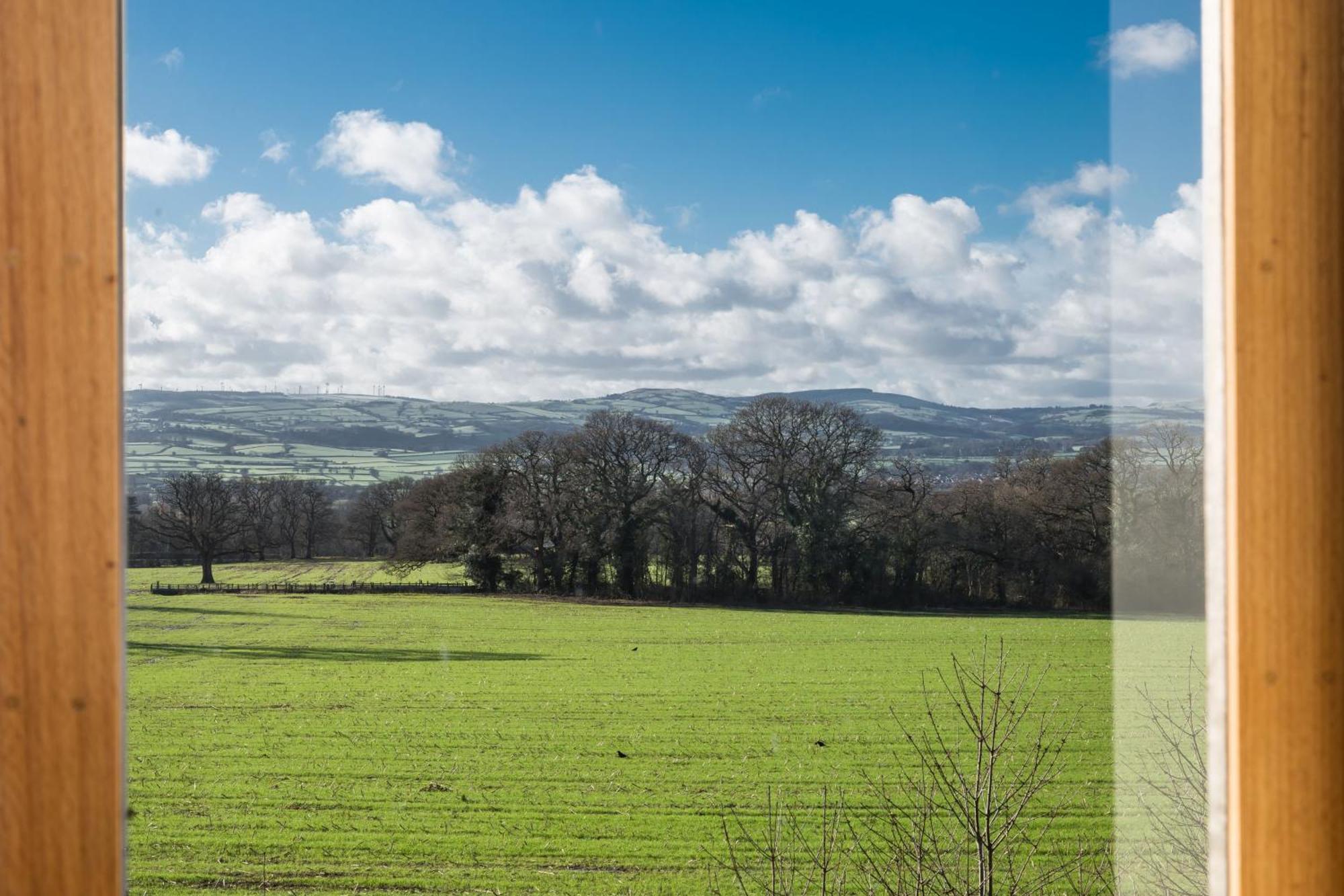 The Barn At Plas Ashpool Sleeps 8 Llandyrnog Exteriör bild