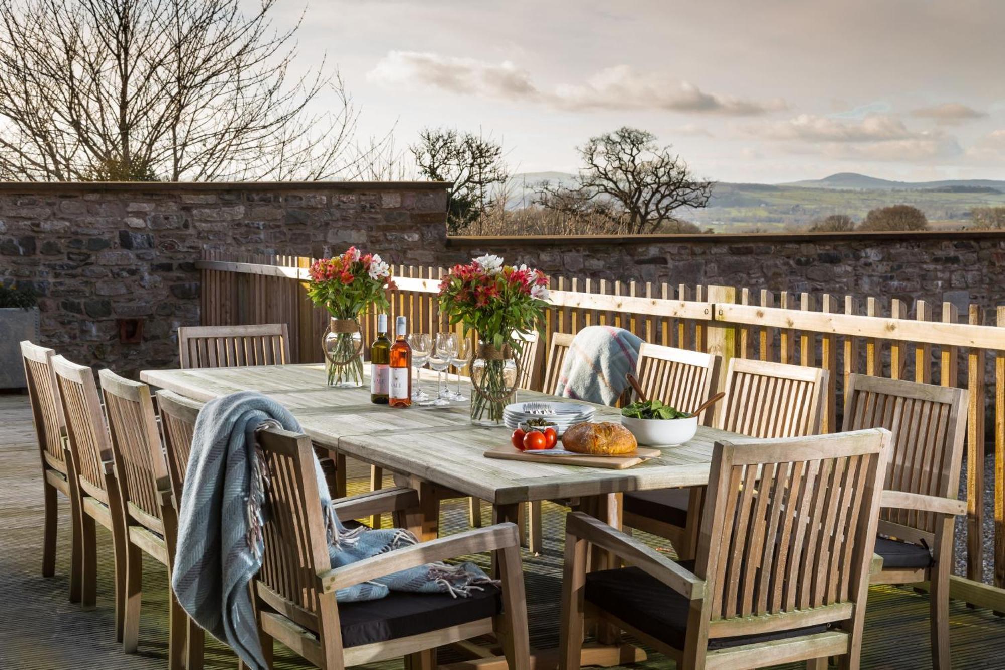 The Barn At Plas Ashpool Sleeps 8 Llandyrnog Exteriör bild